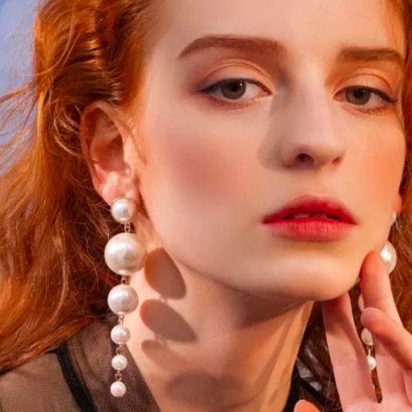 Zalea Elegant Pearl Drop Earrings - Picture 2 of 5